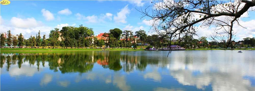 Peaceful Xuan Huong Lake Peaceful Xuan Huong Lake